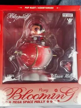Pop Mart Blooming Mega Space Molly